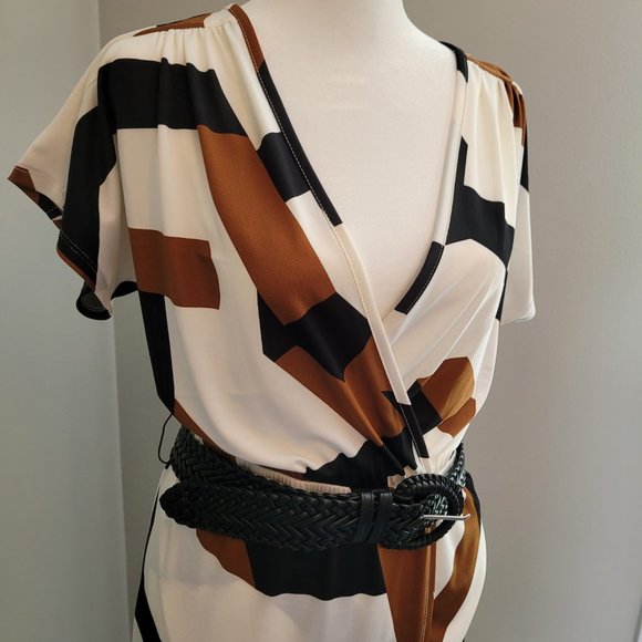 Venus V- neck Wrap Style Dress - Picture 5 of 8